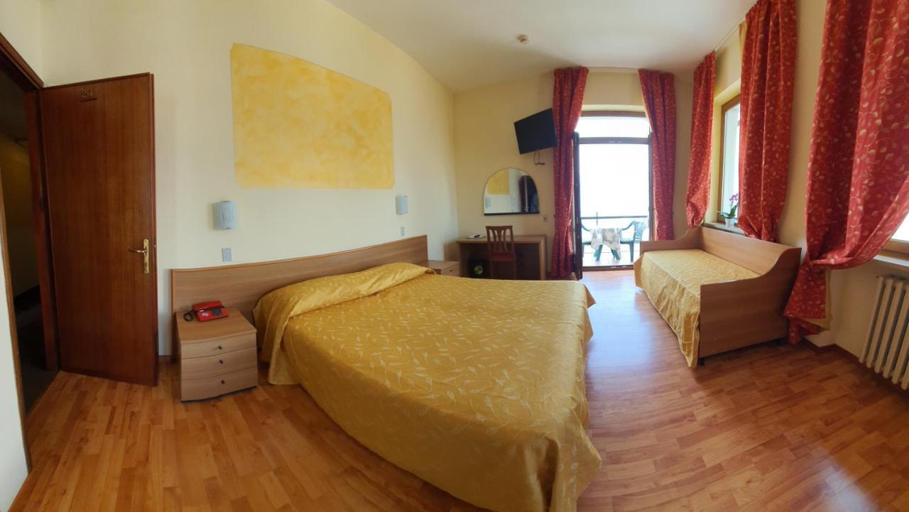 Hotel Merano Brenzone sul Garda Luaran gambar