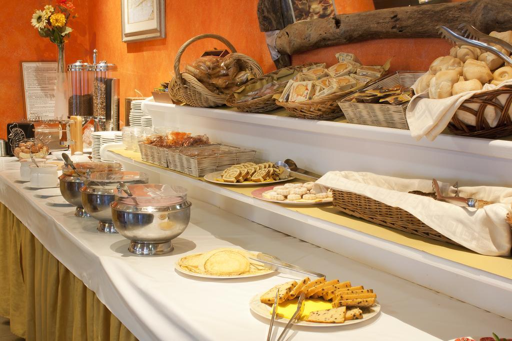 Hotel Merano Brenzone sul Garda Luaran gambar