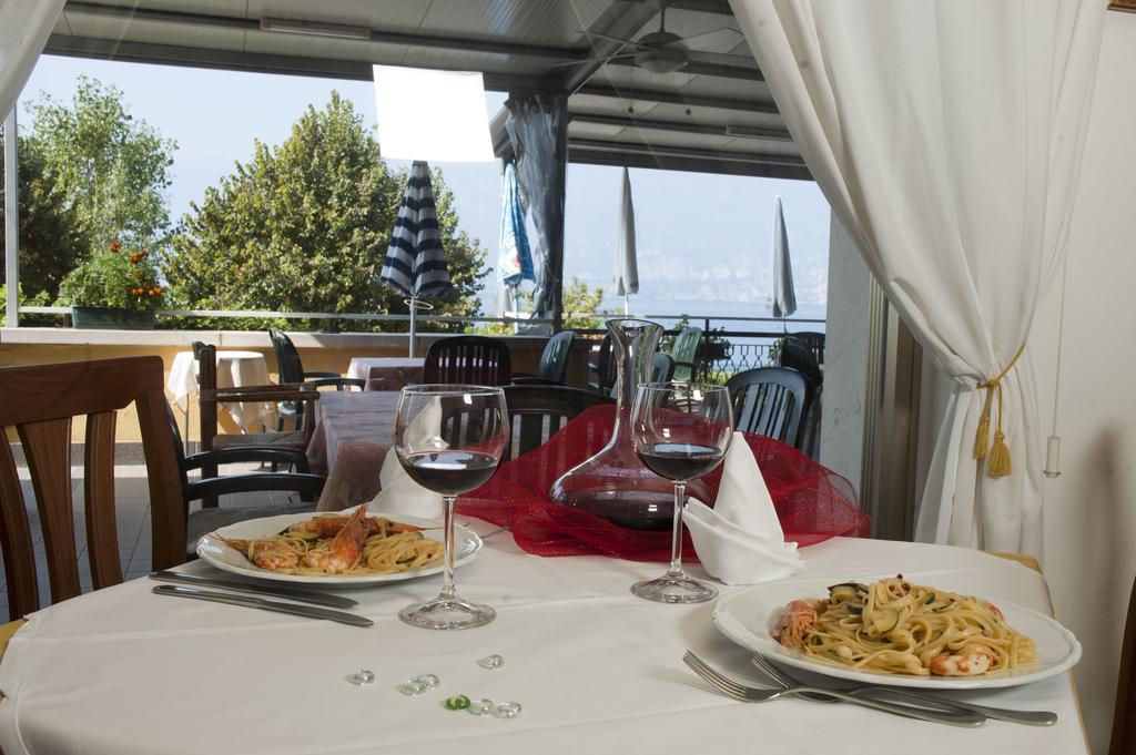 Hotel Merano Brenzone sul Garda Luaran gambar
