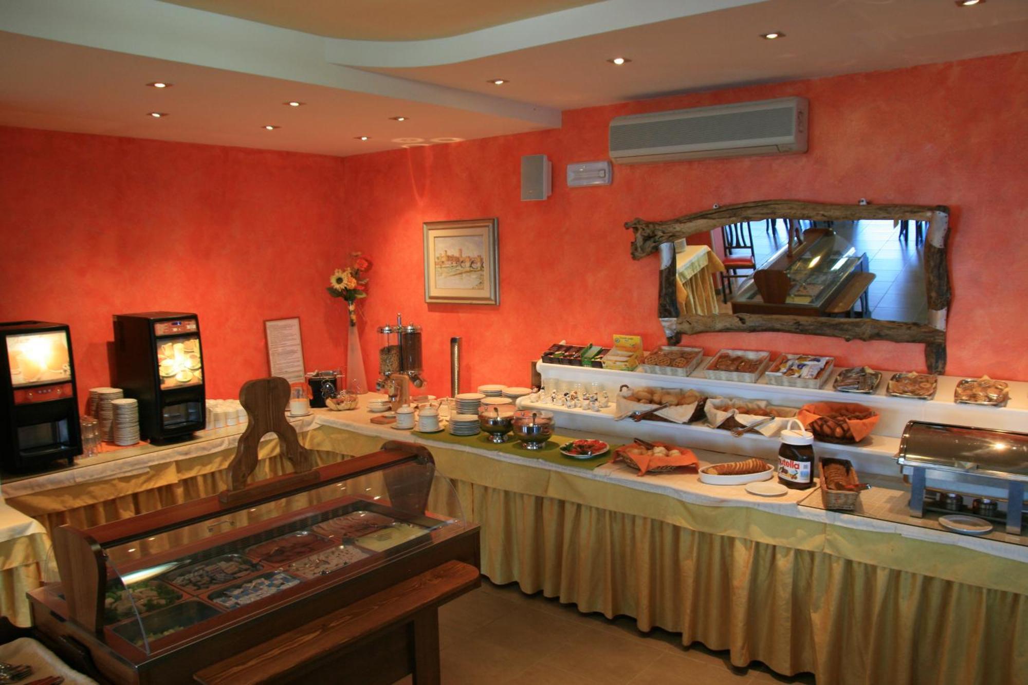 Hotel Merano Brenzone sul Garda Luaran gambar