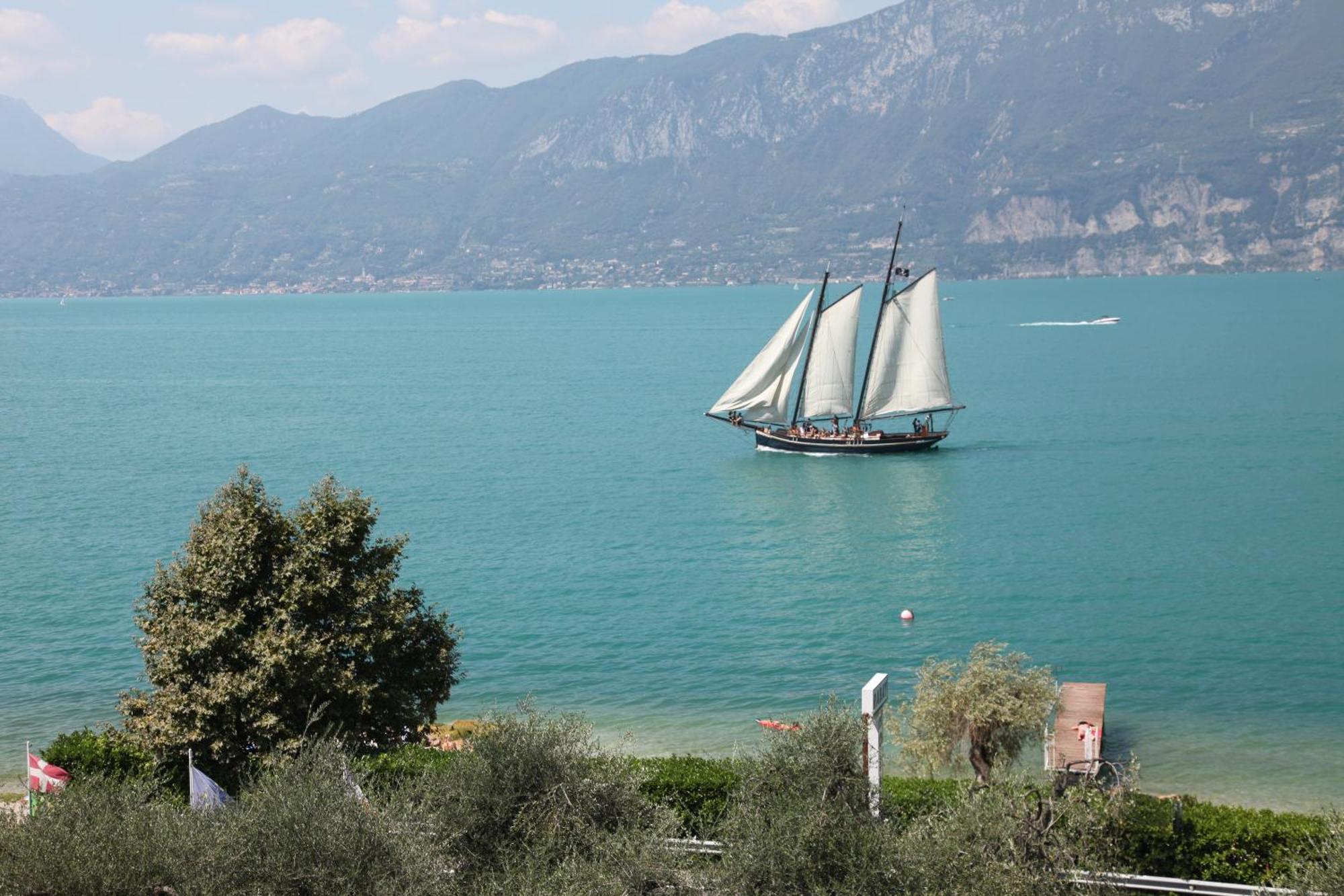 Hotel Merano Brenzone sul Garda Luaran gambar
